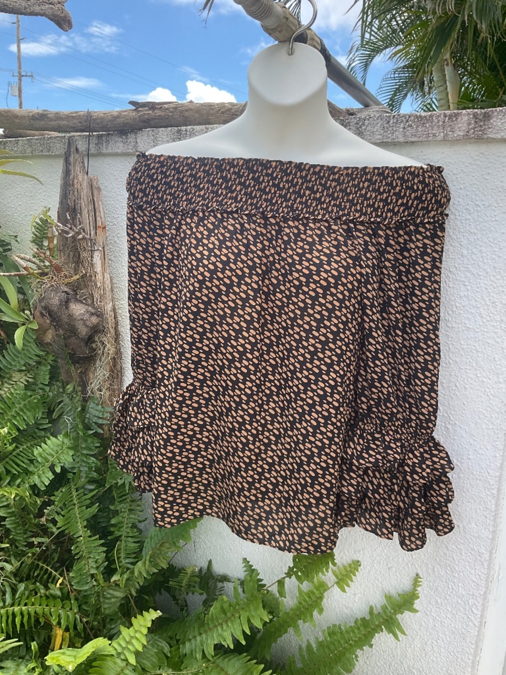 CeCe Lovely Off the Shoulder Blouse Size L